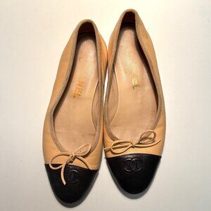 CHANEL Two-Tone cap toe Beige and Black Ballerina flats